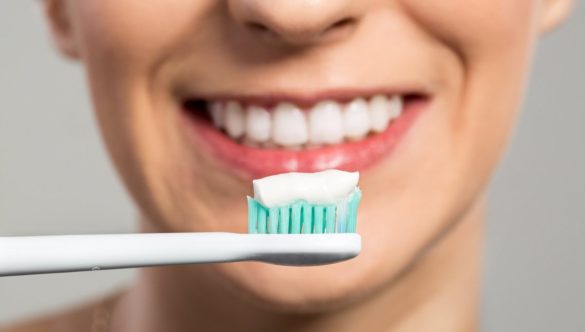 Как правильно чистить зубы: сколько раз и как долго, основные ошибки.